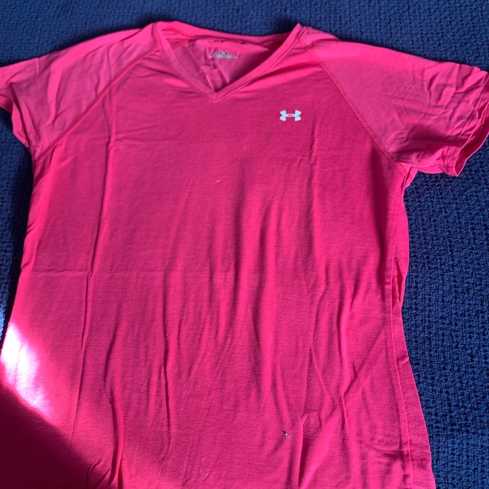 NWOT Under Armour Pink V-Neck T-Shirt